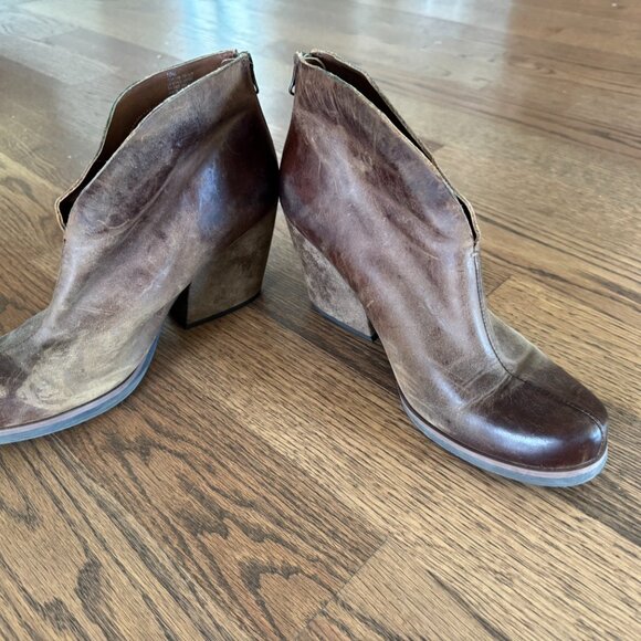 Korks Shamira Women's Distressed Brown Leather Deep V Heeled Ankle Boots Size 10 - Picture 4 of 4